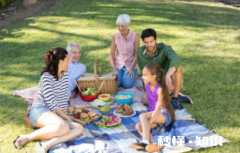 裤子弄上绿草怎么洗 陈旧青草汁弄到裤子上怎么洗