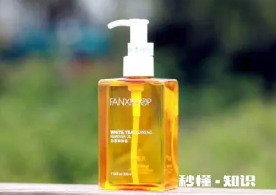 卸妆油弄到衣服上可以洗掉吗 卸妆油弄到衣服上水洗不掉怎么办