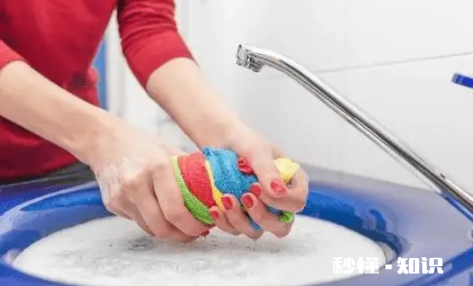 衣服非要洗到没泡沫吗 衣服上泡沫没洗干净有事吗