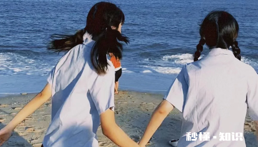 泰国校服是白色还是紫色的 泰国校服上的字母刺绣是什么意思