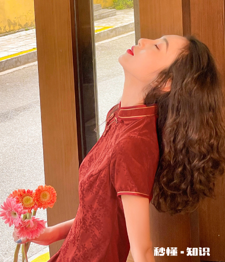 穿旗袍可以散着头发吗 穿旗袍绑什么头发好看