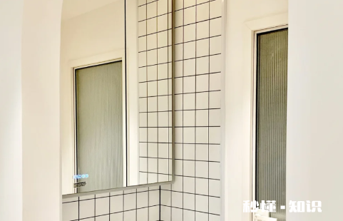 镜柜有灯还需要装镜前灯吗 镜柜有背板好还是没背板好