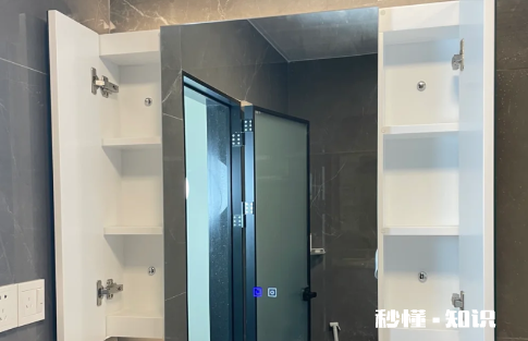 镜柜有灯还需要装镜前灯吗 镜柜有背板好还是没背板好