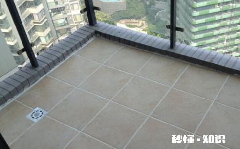 全封闭阳台地漏留不留 全封闭阳台要装窗帘吗