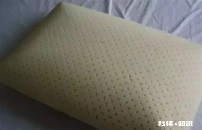 乳胶枕头发黄正常吗 乳胶枕头发黄了正常吗