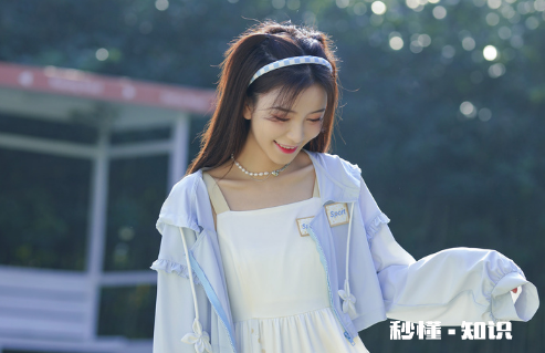 穿吊带裙会性感吗 怎么能把吊带裙穿得好看