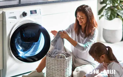 晚上洗的衣服第二天晾会臭吗 晚上洗的衣服第二天晾有细菌吗