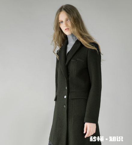 新买的澳毛大衣有味道要不要洗 澳毛大衣洗过味道还是很大怎么办