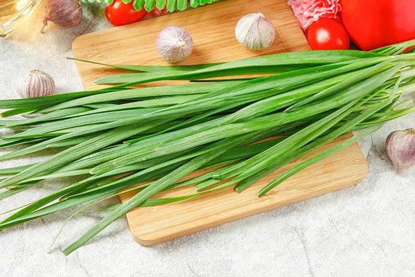 哺乳期可以吃韭菜吗 哺乳期饮食应注意什么