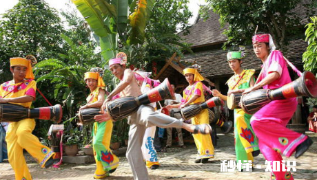 傣族服饰特点简介 傣族穿的衣服叫什么