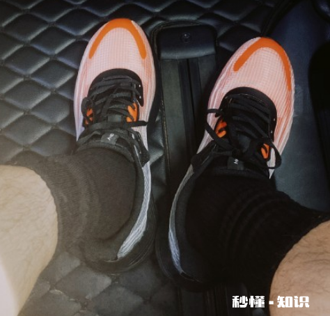白敬亭新买的跑鞋是什么牌子 白敬亭同款跑鞋在哪买价格2021