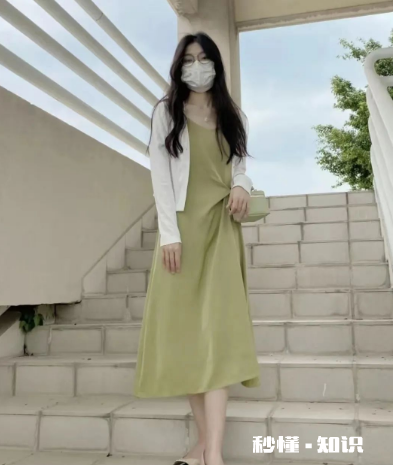 吊带连衣裙怎么搭配 吊带连衣裙夏季搭配推荐图片