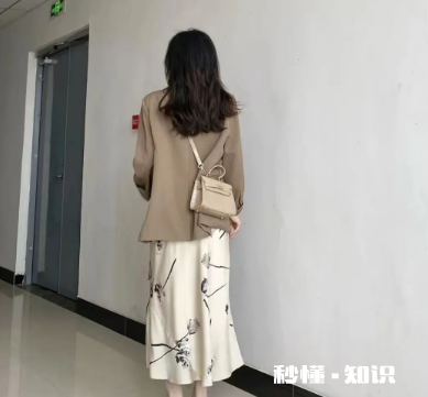 吊带连衣裙怎么搭配 吊带连衣裙夏季搭配推荐图片