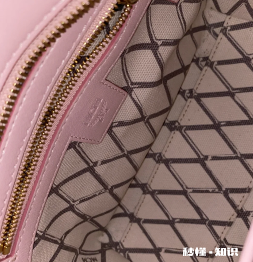 mcm菜篮子包内衬什么样子 mcm菜篮子内衬是格子的是绒的