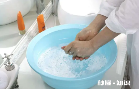 网上买的衣服要不要先洗一下 网上买的衣服为什么要洗一下