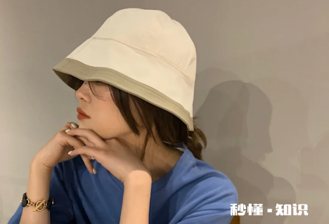 夏天戴渔夫帽怎么扎头发好看 渔夫帽怎么戴好看图解