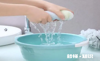 衣服上有油渍怎么清洗最有效 衣服上有油渍洗过一次没洗掉咋办