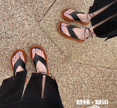 凉鞋买大一码还是小一码 凉鞋码子怎么选