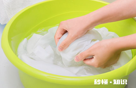 衣服被发泡胶粘了怎么办 发泡胶有腐蚀性吗