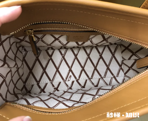mcm菜篮子包底是不是有两条东西 mcm菜篮子底部为什么不一样