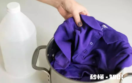 裤子染色用什么办法可以清除 白裤子染色了怎么处理能去除