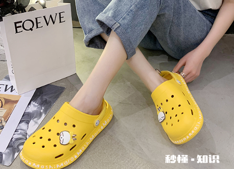 洞洞鞋夏天穿捂脚吗 夏天穿洞洞鞋热不热