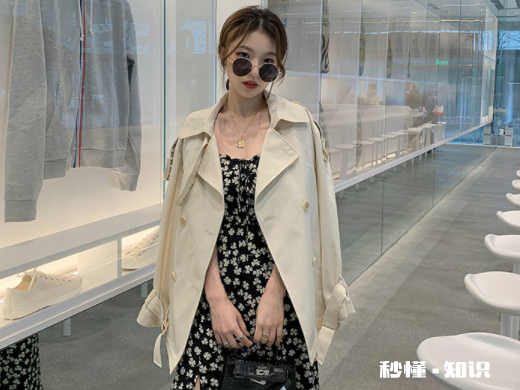 新买的风衣有味道是质量问题吗 新买的风衣外套穿前洗吗