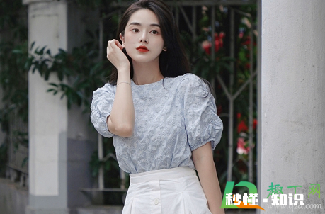 泡泡袖上衣搭什么下装 穿泡泡袖哪些是要注意的