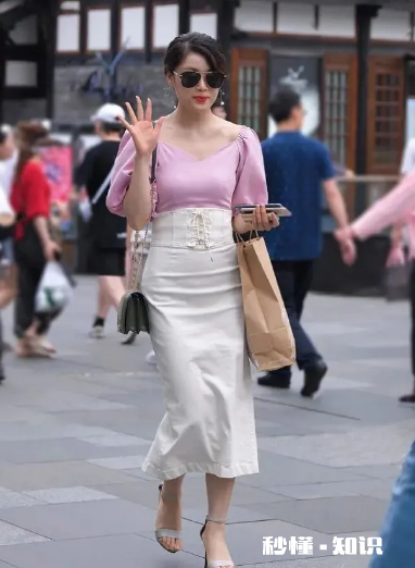 泡泡袖上衣搭什么下装 穿泡泡袖哪些是要注意的