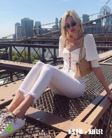 泡泡袖上衣搭什么下装 穿泡泡袖哪些是要注意的