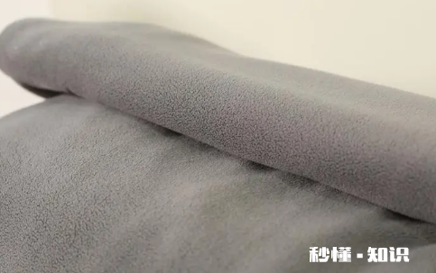 摇粒绒是不是越宽松越好看 摇粒绒买大的还是小的