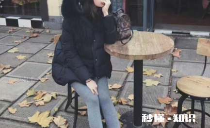 各种颜色打底袜怎么搭配 打底袜可以配小白鞋吗