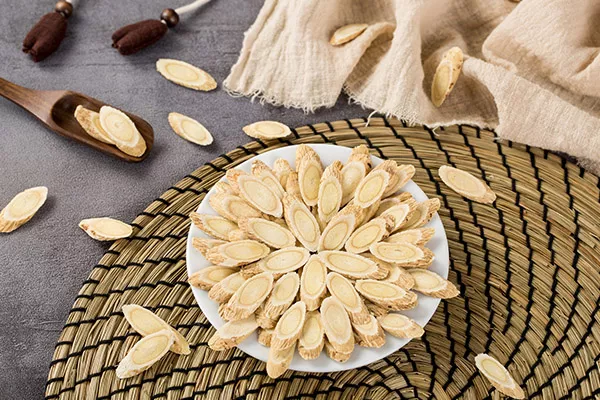 黄芪当归泡水喝的禁忌 黄芪当归泡水喝的功效