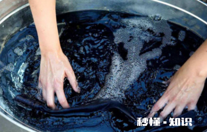 衣服上黑胡椒酱怎么去除 衣服上的酱汁时间长能洗掉么