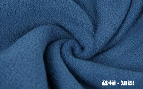 摇粒绒是不是容易粘灰尘 黑色摇粒绒外套容易沾灰怎么办