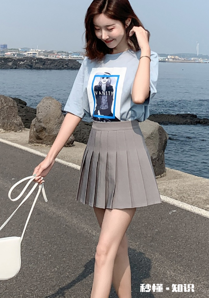 大百褶裙子和小百褶裙子怎么选择 大百褶裙子和小百褶裙子哪个不挑人