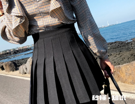 大百褶裙子和小百褶裙子怎么选择 大百褶裙子和小百褶裙子哪个不挑人