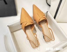 凉鞋走路时鞋子噗噗响是咋回事 凉鞋走路时鞋子噗噗响怎么办