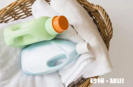 衣服洗了硬邦邦的怎么弄 衣服洗了硬是没有清干净吗