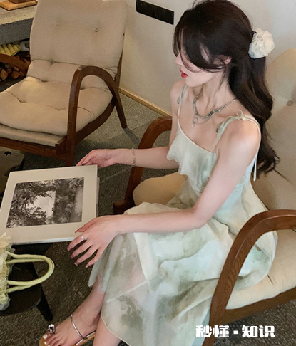 吊带裙穿什么内衣合适 吊带裙里面的内衣怎么穿