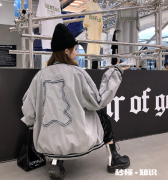 拼色衣服怎么洗不串色 拼接的衣服串色了怎么办