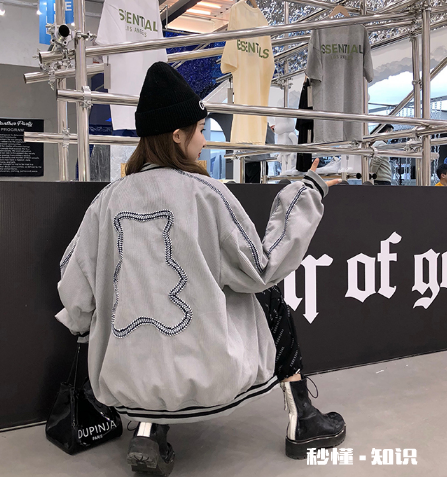 拼色衣服怎么洗不串色 拼接的衣服串色了怎么办