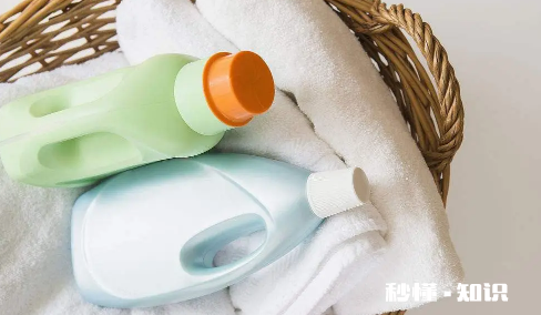 洗衣液放多了对皮肤有伤害吗 怎么判断洗衣液冲干净了没有