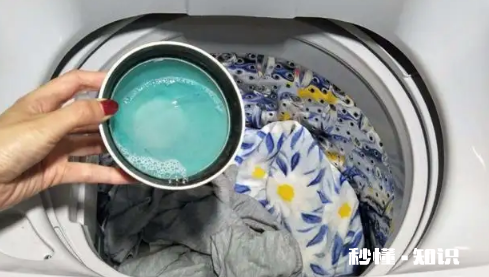 洗衣机晚上洗的衣服可以第二天晾么 晚上洗的衣服第二天晾要重新洗吗