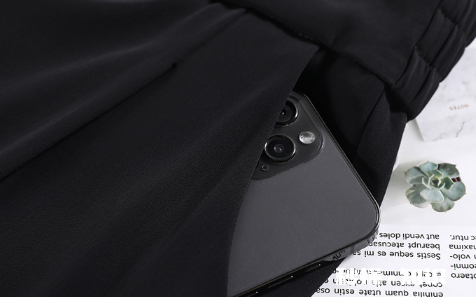 黑色裤子很多粘白色的东西是什么 黑裤子有白胶怎么洗都洗不掉