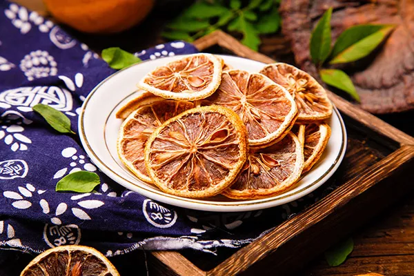 柠檬干泡水的禁忌 柠檬干泡水有哪些注意事项