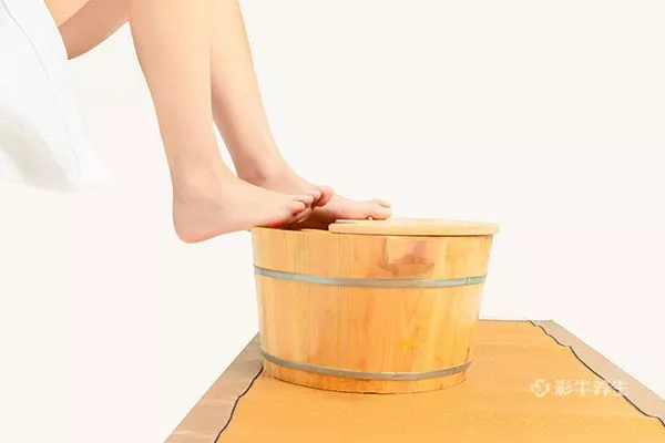 盐水泡脚的禁忌 盐水泡脚需要注意什么