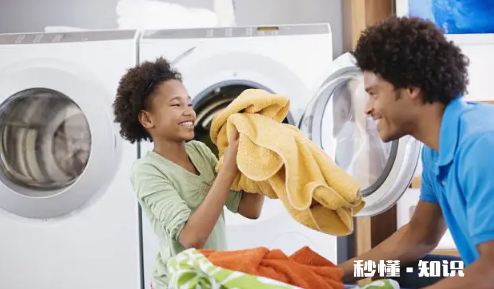 衣服可以囤两三天再洗吗 衣服放三天再洗会不会怎么样