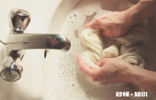 夏天衣服汗味洗了还有怎么办 夏天洗衣服怎么去汗味