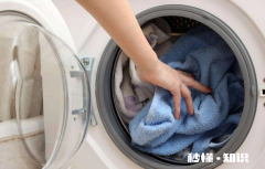 夏天衣服汗味洗了还有怎么办 夏天洗衣服怎么去汗味